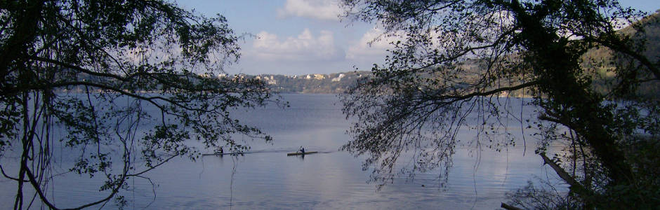 canoa nel lago